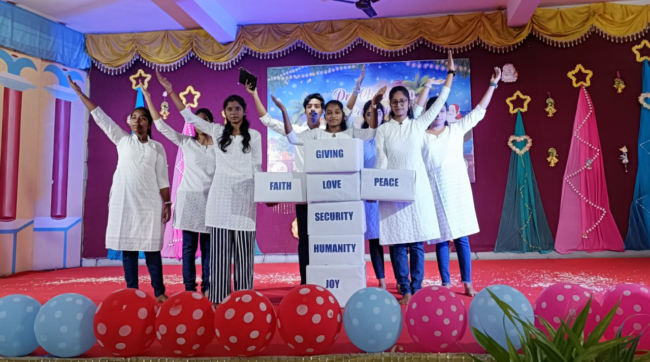 Semi Christmas 2023 - Image 4