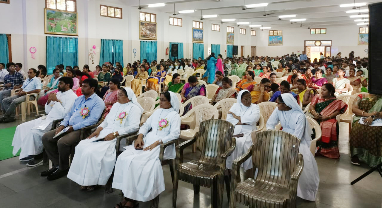 Semi Christmas 2023 - Image 5